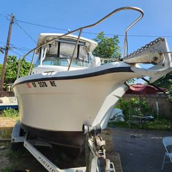  2101 Seaswirl Striper 2004 Diesel Fishing Boat