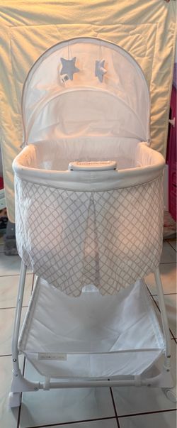 Delta Children Deluxe Soothing Dreams Bassinet
