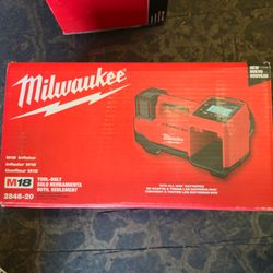 Milwaukee M18 18-Volt Lithium-Ion Cordless Electric Portable Inflator (Tool-Only)