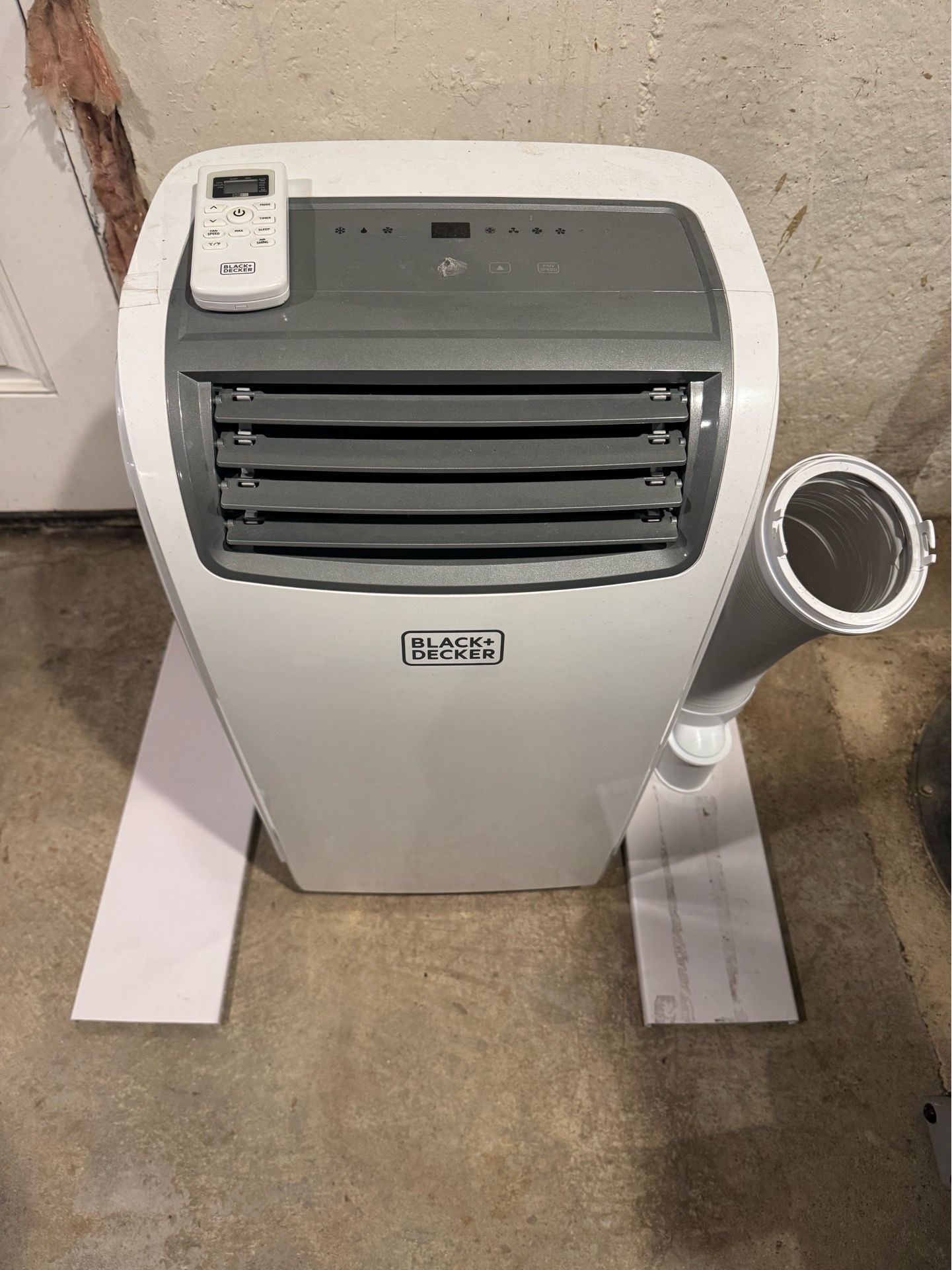 BLACK+DECKER 12,000 BTU Portable Air Conditioner w/ Remote – Excellent Condition