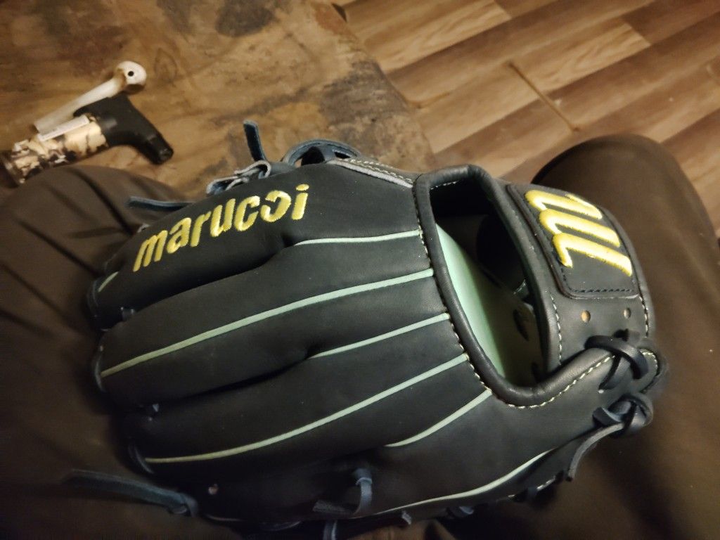 Marucci Baseball Glove