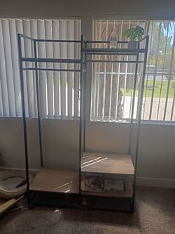 Standing clothing rack