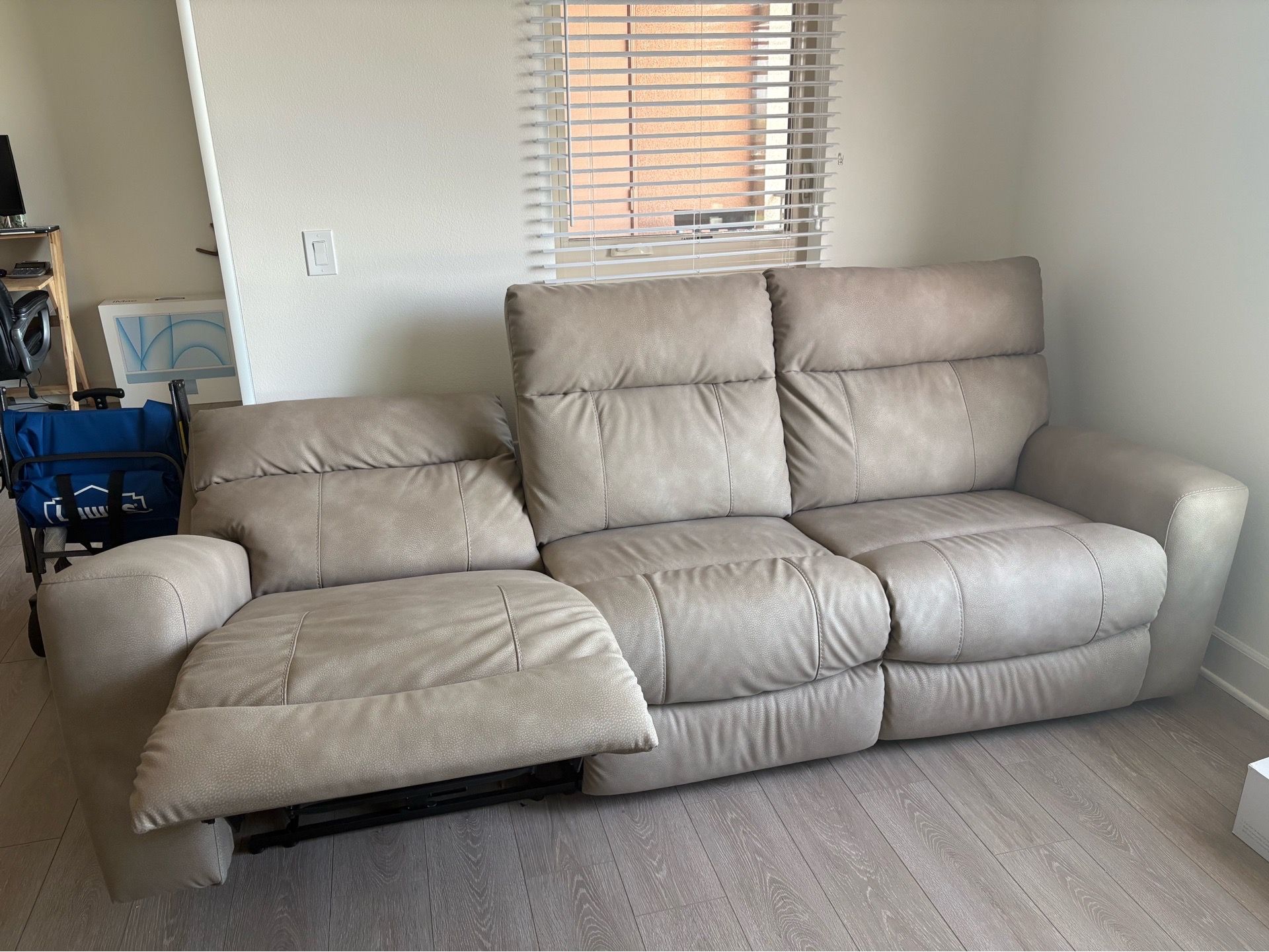 3 piece zero gravity reclining sectional (barely used condition)