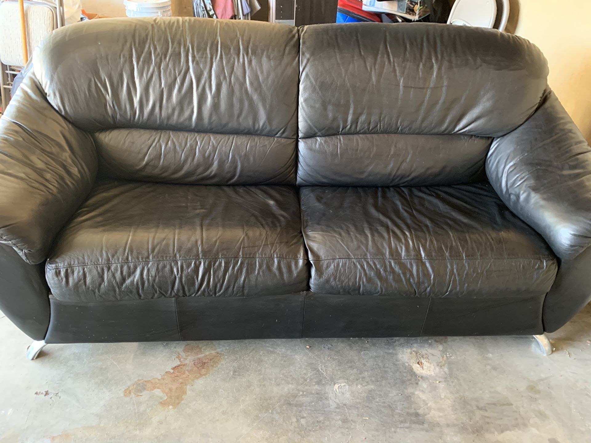 Black Leather Couch/Pullout Bed