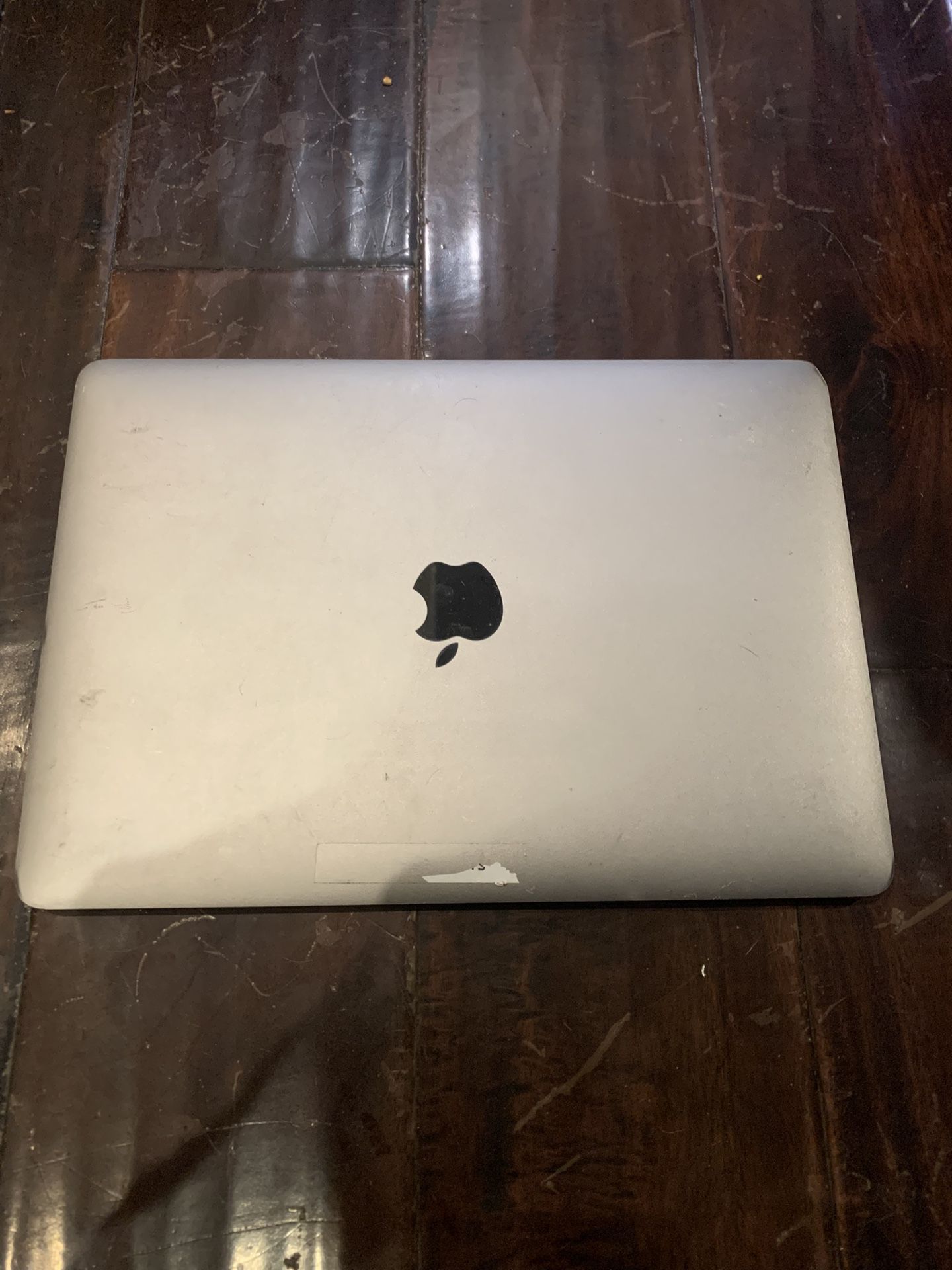 Apple MacBook (Retina, 12-inch, 2017) – Compact and Lightweight Laptop – Ideal for Everyday Use