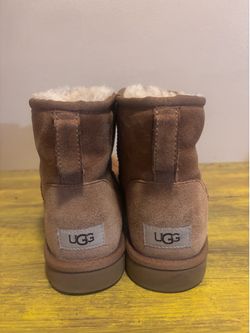 Mens Uggs sz 9