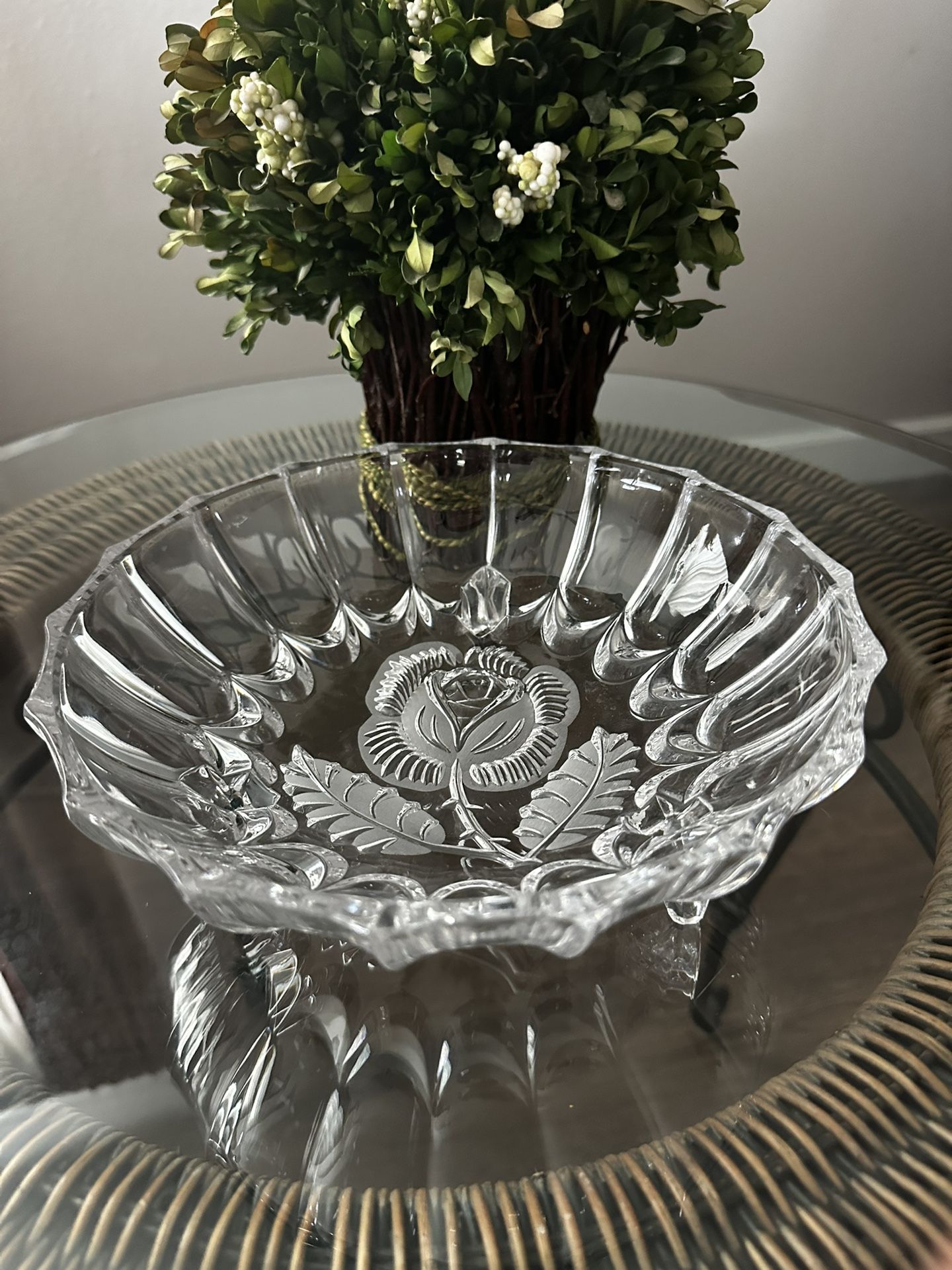 Vintage Etched/Frosted Clear Glass Rose Motif Scalloped Footed 8" Decorative Bowl.