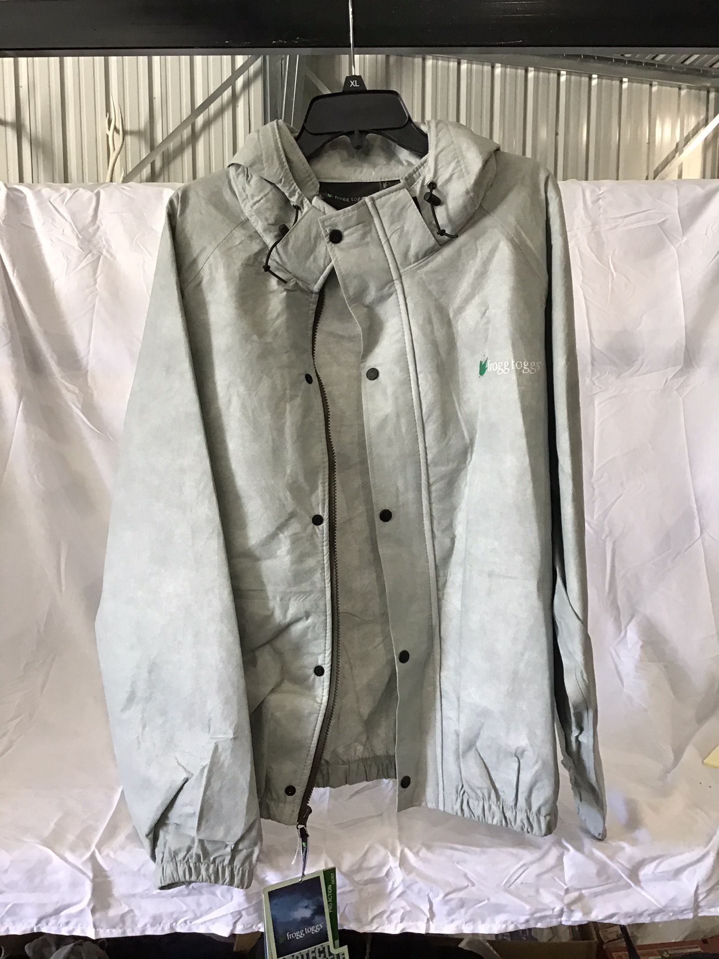 Frogg Toggs Rain Jacket Size XL