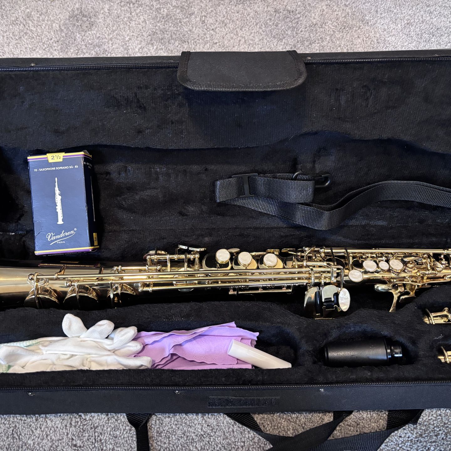 Kaizer Soprano Saxaphone w/ soft touch hard case