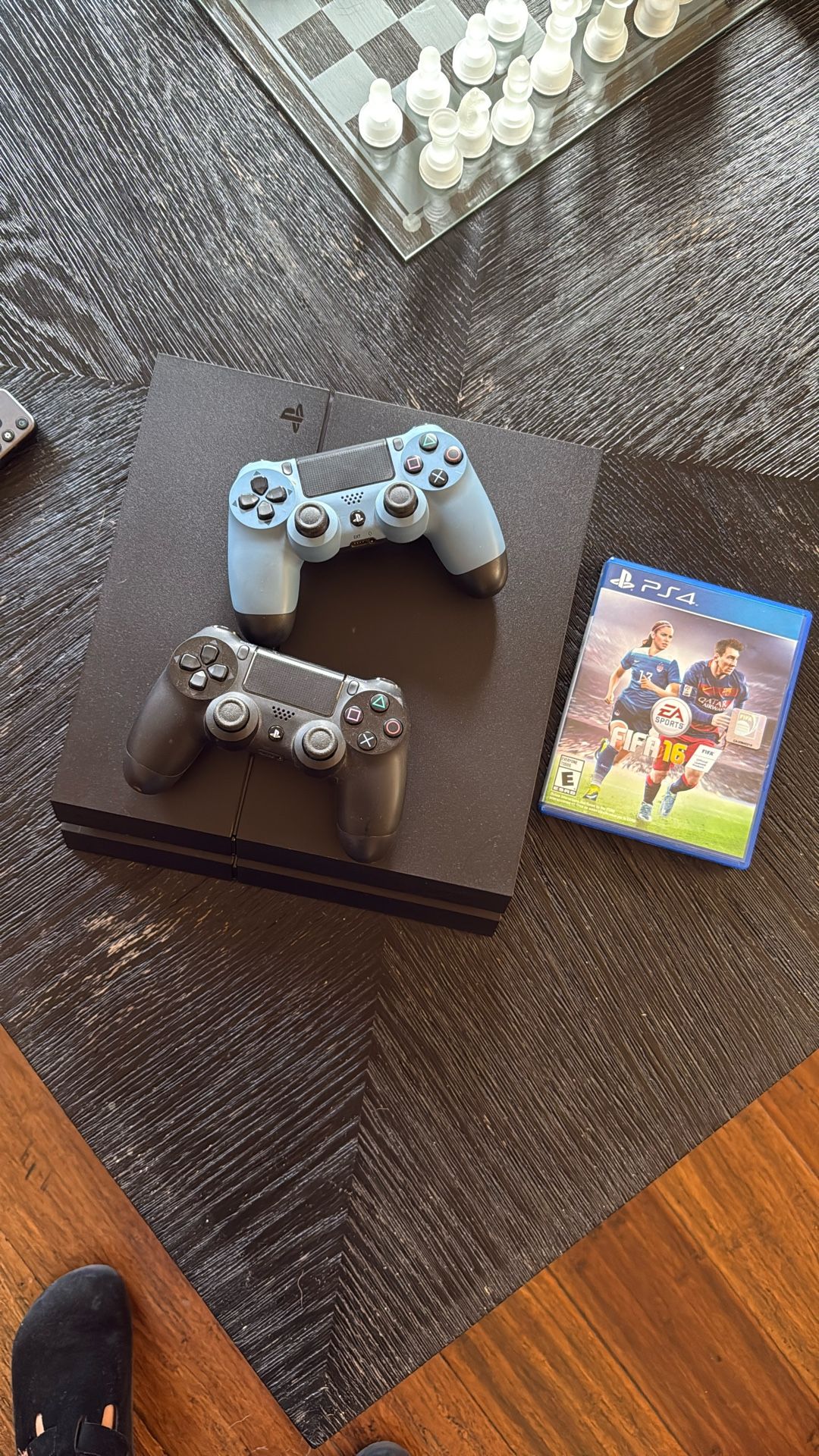 Playstation 4 Console And 2 Controller 