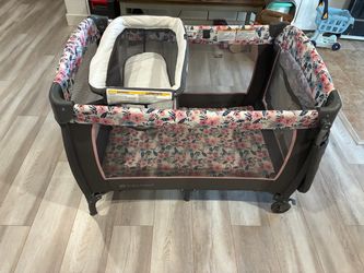 Baby play pen