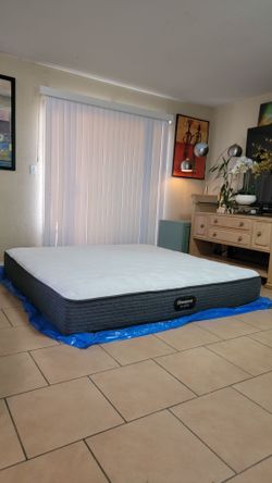 NEW KING SIZE BEAUTYREST SILVER MATTRESS FOR SALE! IN EXCELLENT CONDITION, FREE DELIVERY