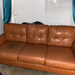 Genuine leather Couch Good condition Leather Can Be Polished