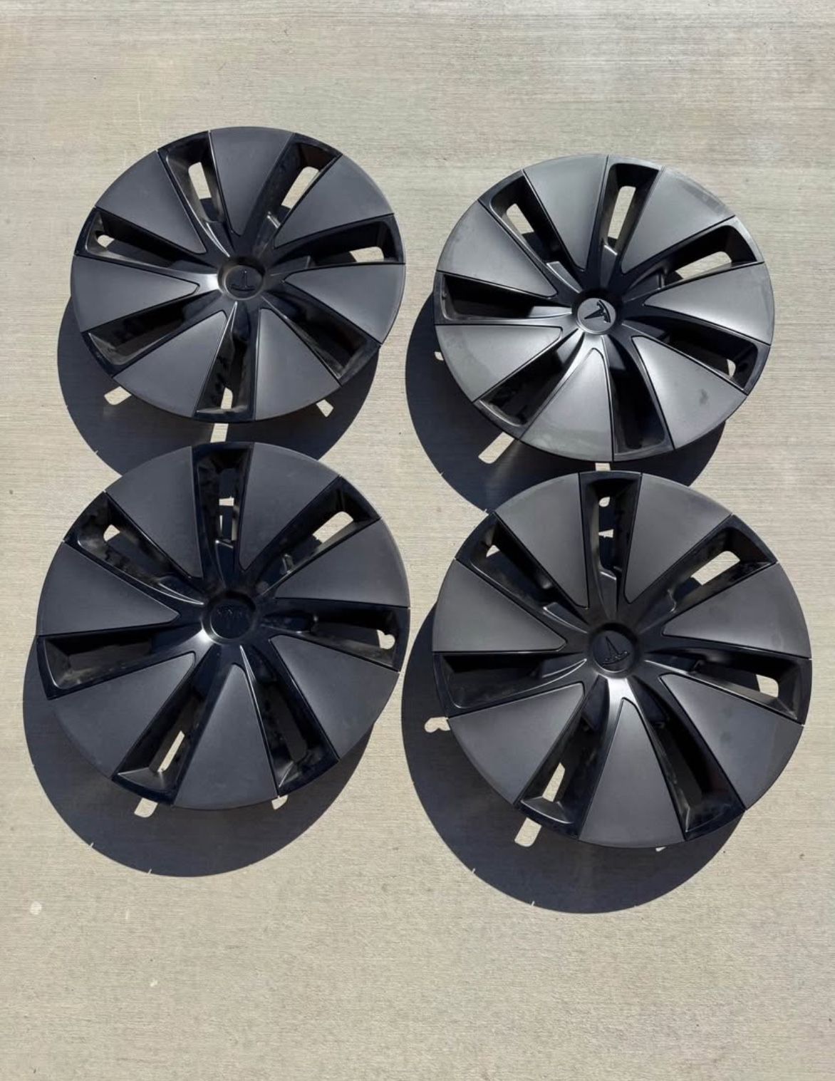 Model 3 18" Photon Wheel Cover (Set of 4)