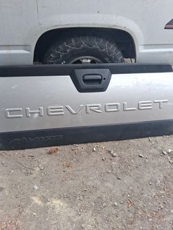 2002-2006 avalanche Chevrolet tailgate