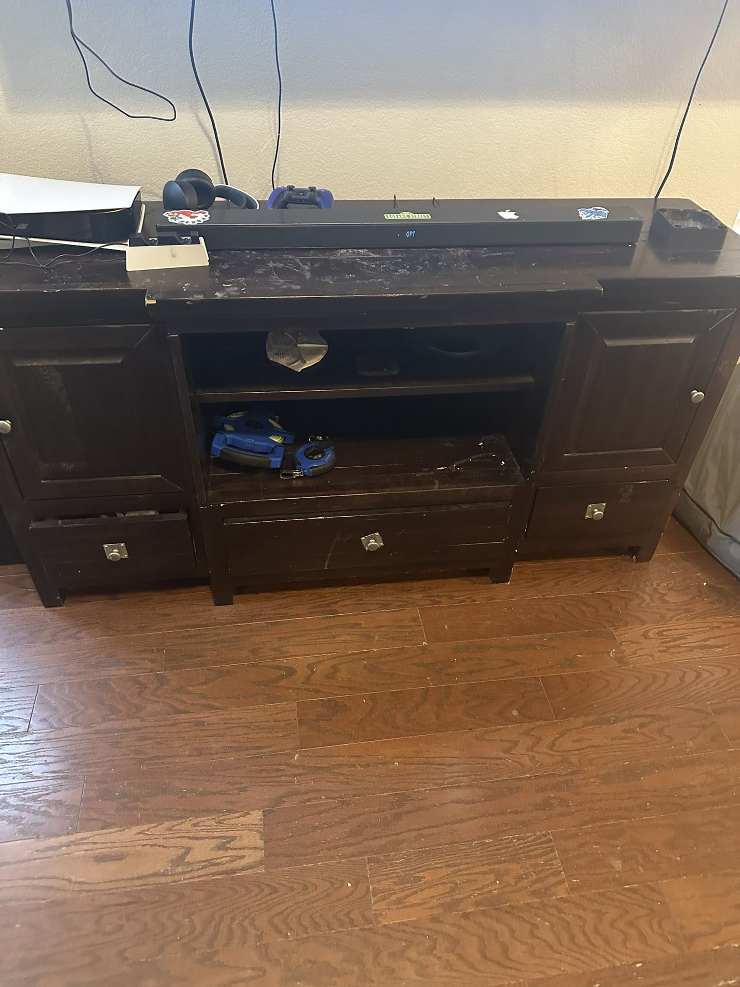 Entertainment Center/Armoir 