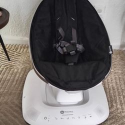  Baby Swing / Glider/ Four Moms MamaRoo/