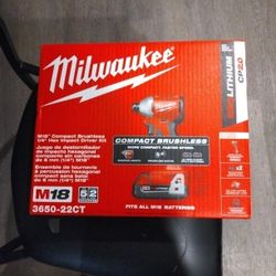 Milwaukee M18 Compact Brushless 1/4" Hex Impact Driver Kit