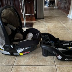 Graco SnugRide 35 Lite LX Infant Car Seat, Rear Facing Car Seat, Lightweight Car Seat for Easy Carrying, Baby Car Seat with Canopy, Studio 