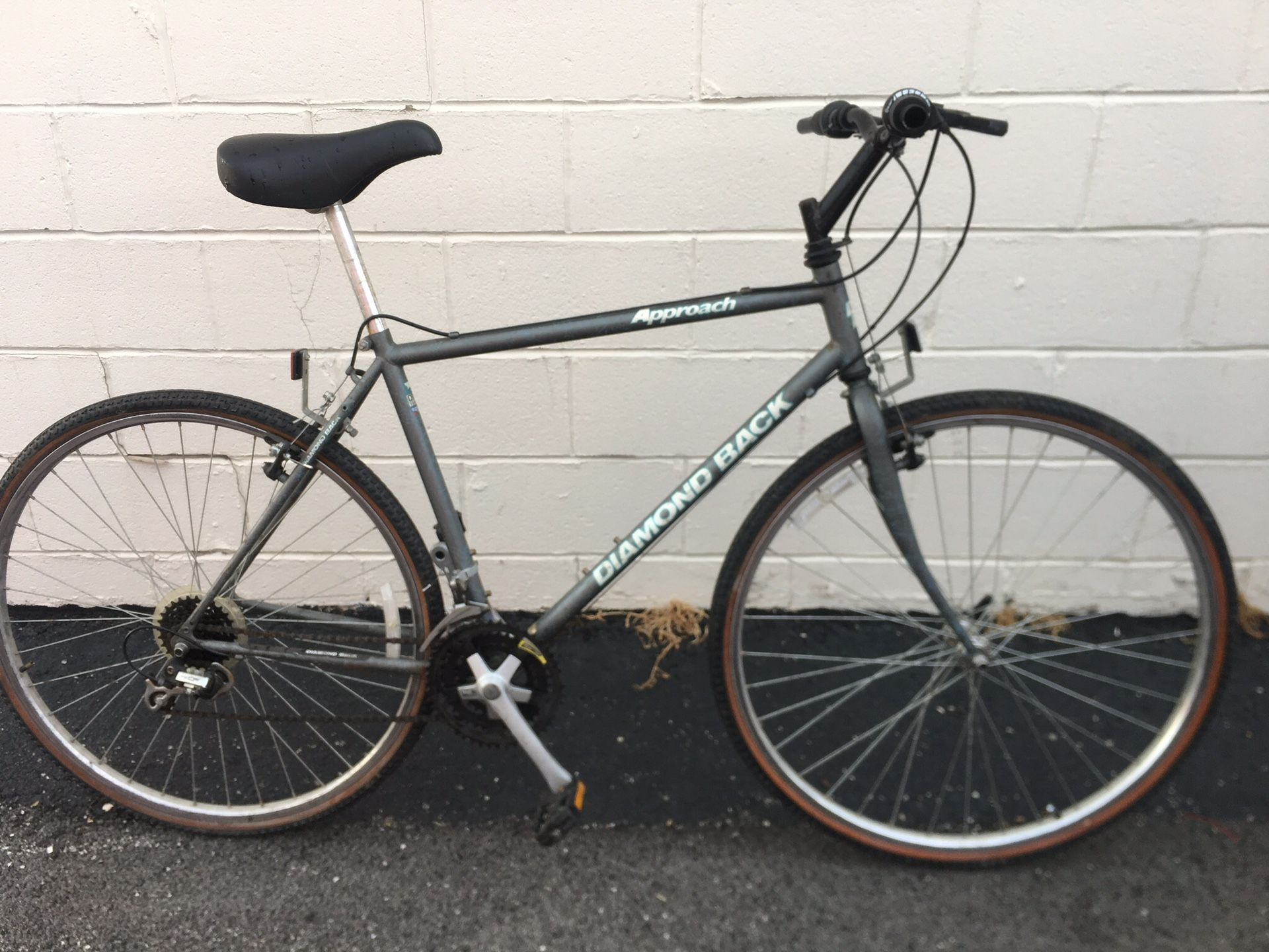 DIAMONDBACK APPROACH HYBRID ROAD TRAIL BIKE 21 SPEED! 700C WHEELS! 20” FRAME!