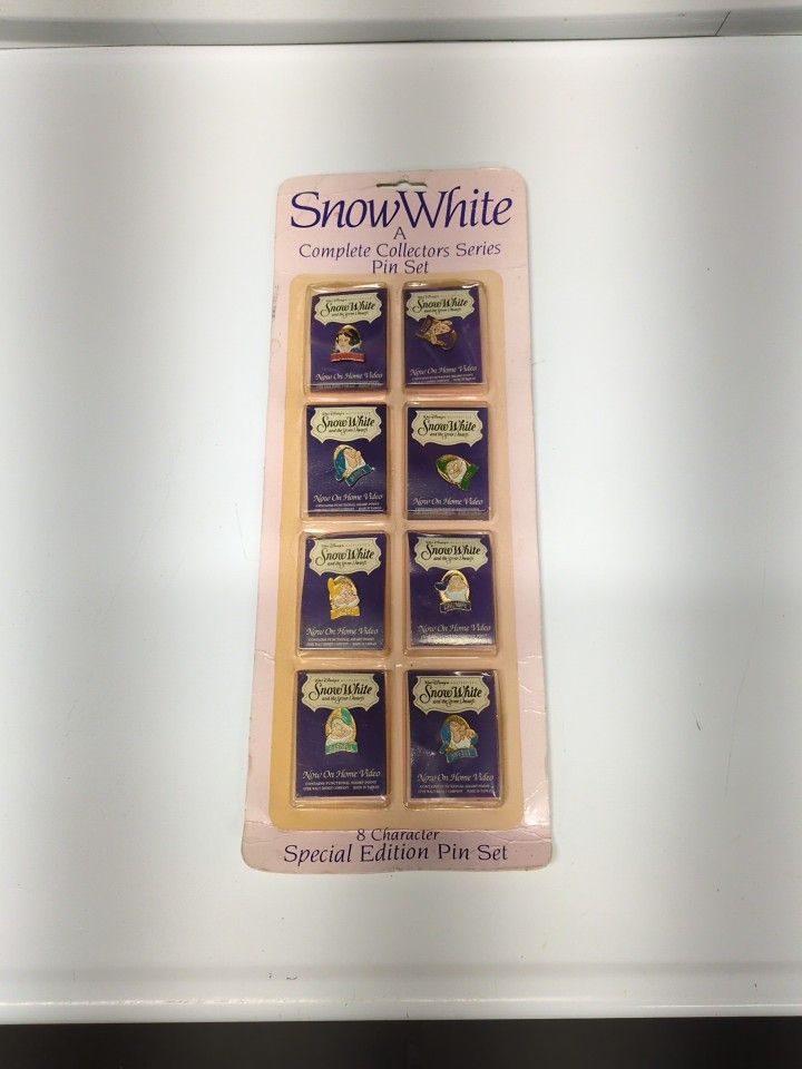 Disney's Snow White and The Seven Dwarf Pin Set