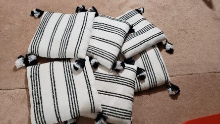 6 Outdoor Pillows