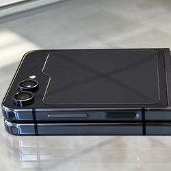 Samsung Galaxy Z Flip 5 