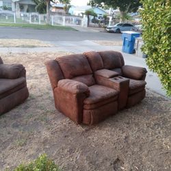 2 Couches $200