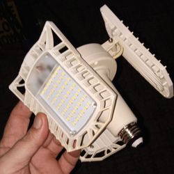 Seen On T.v Insanley Bright 🔆 3 Adjustable Led Light Arms On It