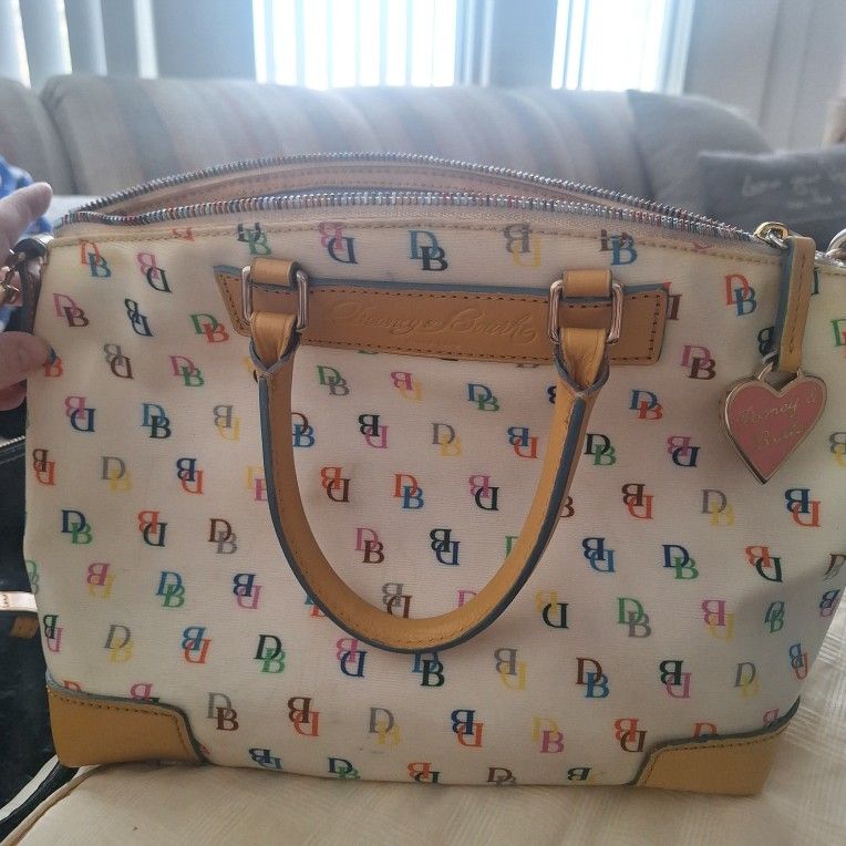 Dooney And BOURKE LOGO bag.