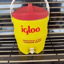 SNAP-ON NEW COOLER LARGE ROUND Hard Plastic Snap on Cooler Brand Like new