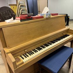 Baldwin Piano & Bench — 100 Cash