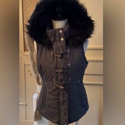 Maralyn & Me Charcoal Hooded Puffer Vest