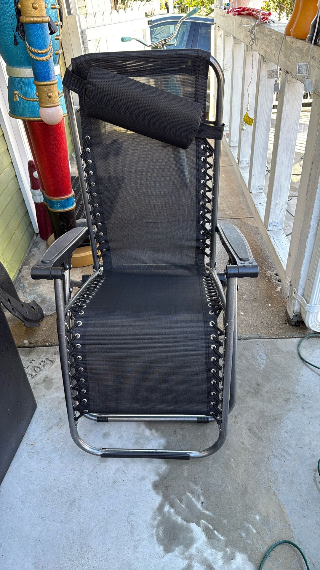 2 Easy Reclining Chairs With Headrests