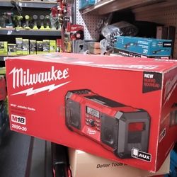 MILWAUKEE M18 JOBSITE RADIO (TOOL ONLY)