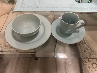 Dinnerware Set