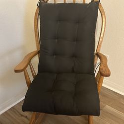Rocking Chair With Pad
