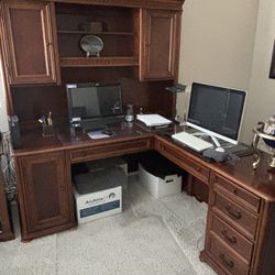 Wellington executive desk and hutch by Shenandoah