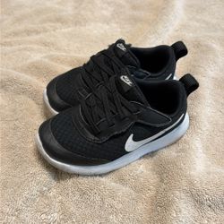 Toddler Nikes 9c