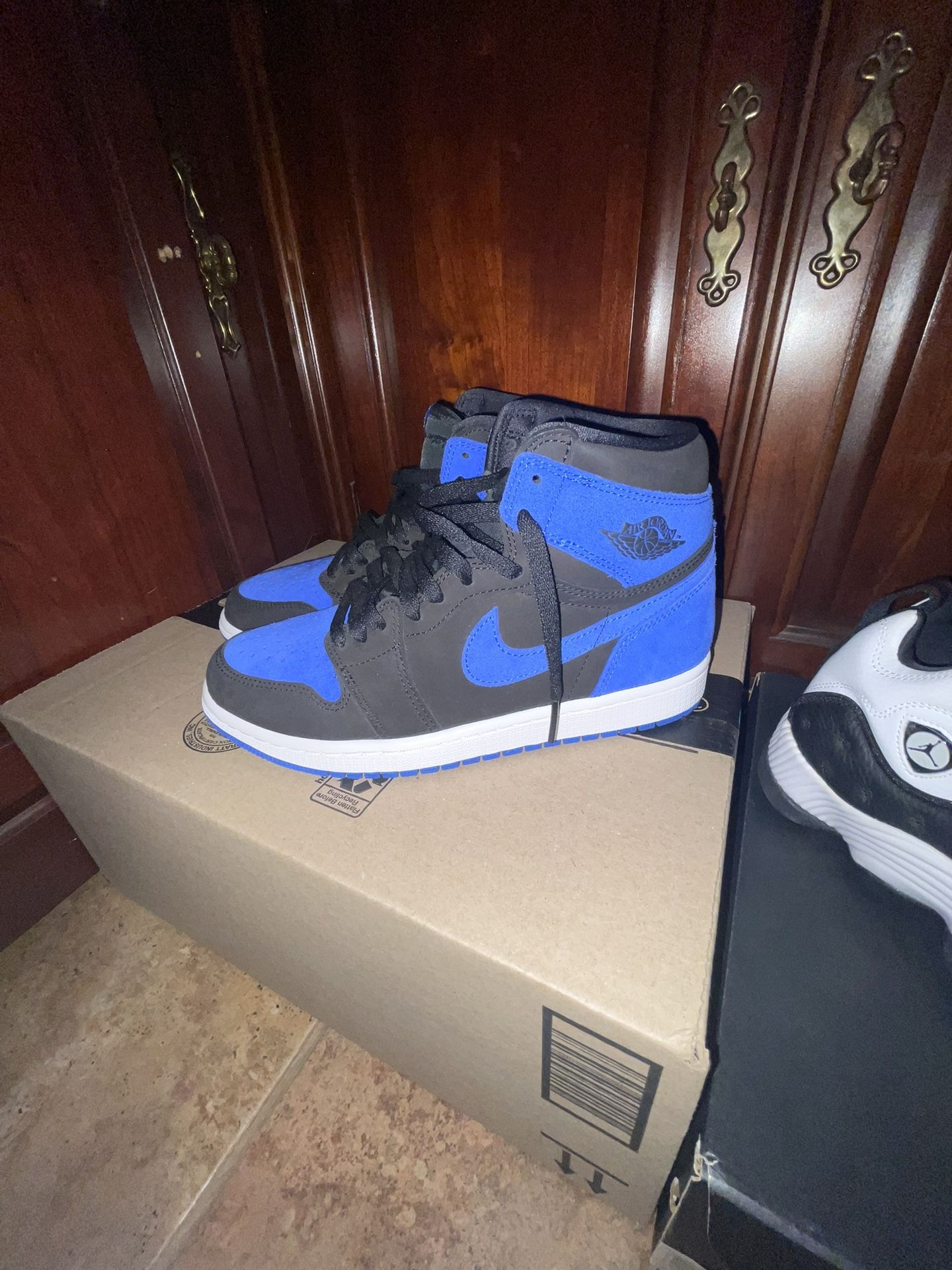 Air Jordan 1 Mid 'Hyper Royal'