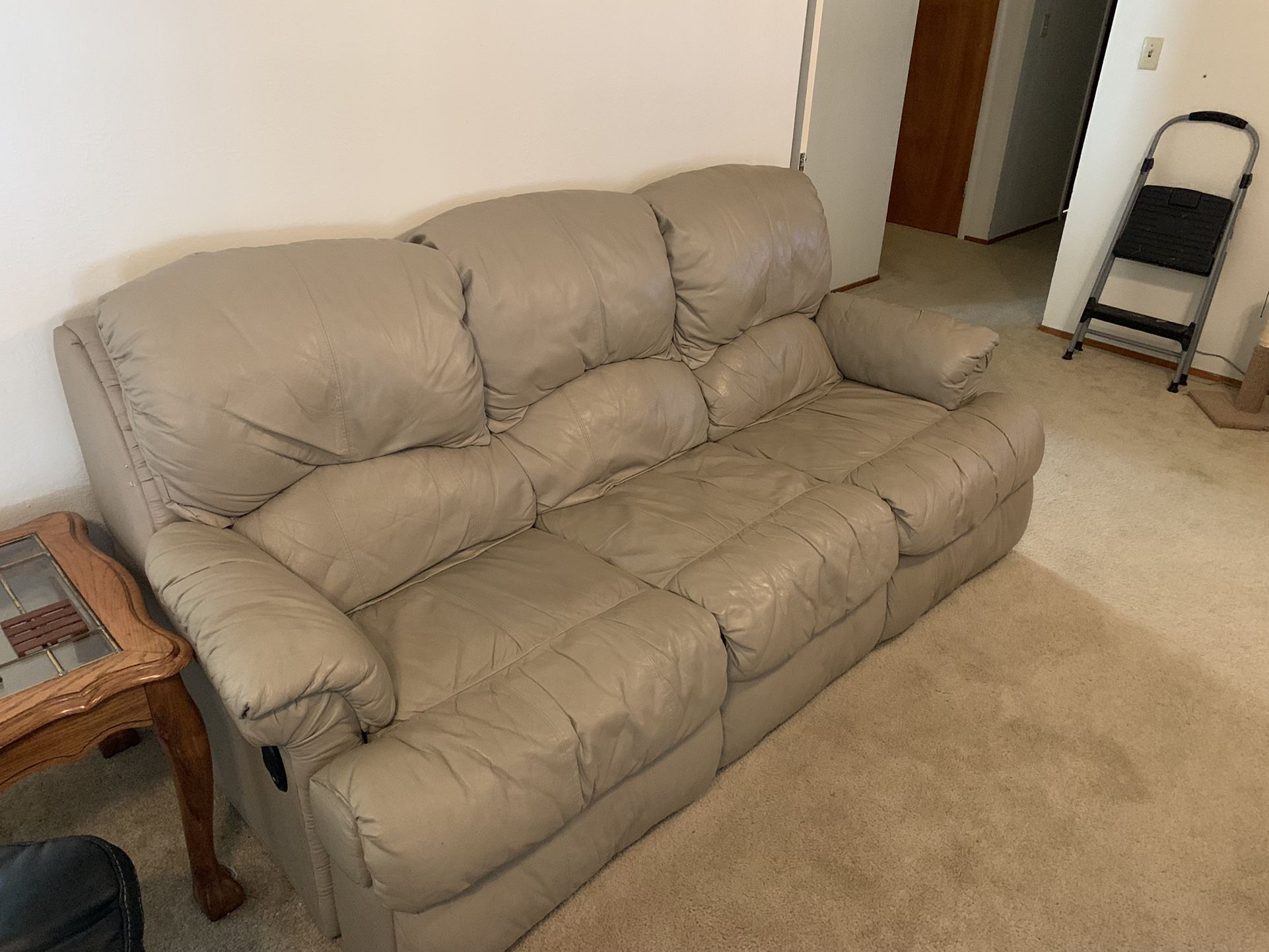 Leather Double reclining sofa !!! W/Coffee Table & End tables !!
