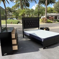 Beautiful Bedroom Set Queen Size Solid Wood Black Color Like New