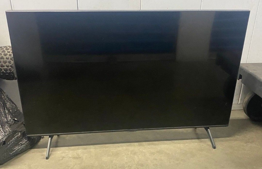 Samsung QLED 43” 4K 60hz Gaming TV