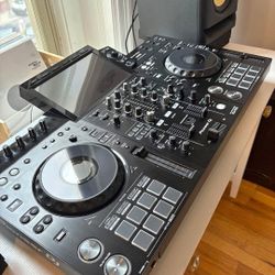 Pioneer XDJ-RX3 + Odyssey Hard Case