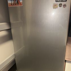 Mini Fridge Magic Chef 