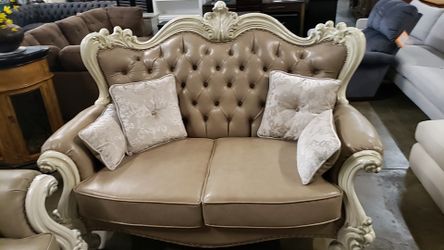 Traditional sofa& loveseat