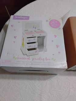 Jewelkeeper Musical Jewelry Box