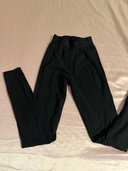 Black high-waisted leggings in XS