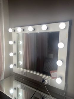 Hollywood Vanity Set w/ Lighted Mirror & Chair