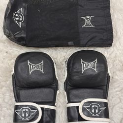Grappling Gloves from Tapout with Mesh Bag, small